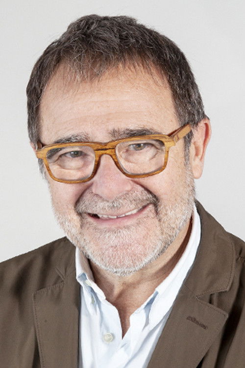 Alberto Anaut as Entrevistador