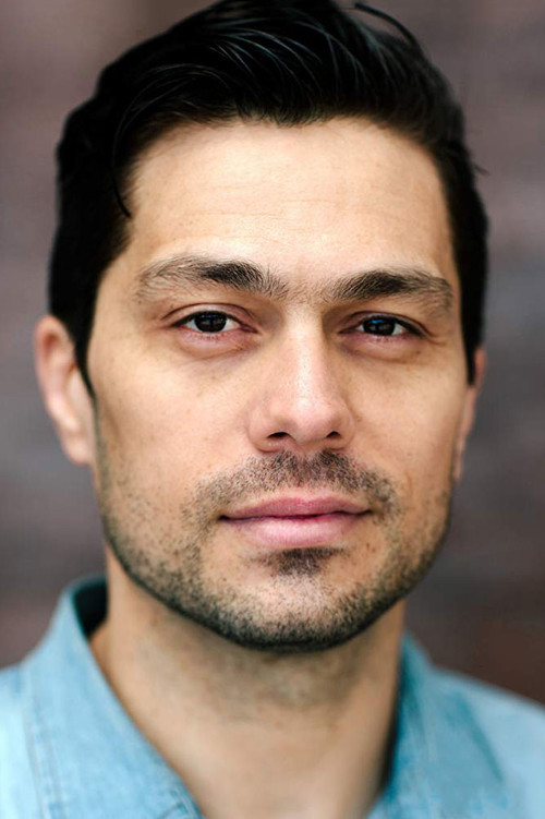 Jonathan Wilde as Officer Grant