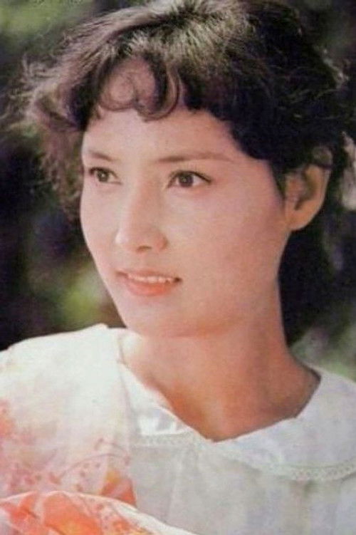 Ling He as 曲文娣