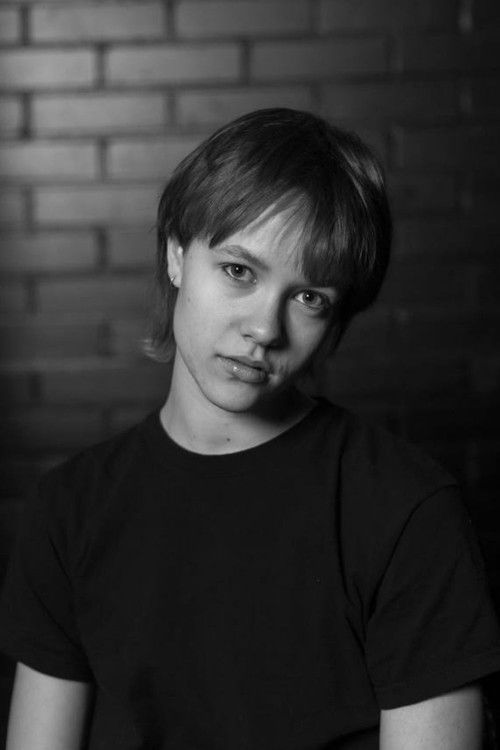 Elsi Sloan as Tuna (voice)