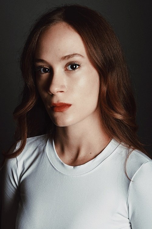 Ilgın Çakır as Mine