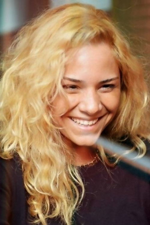 Nini Tsiklauri as Ayscha