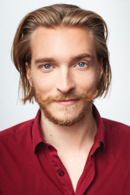 Thomas Sallettaz as Alexis