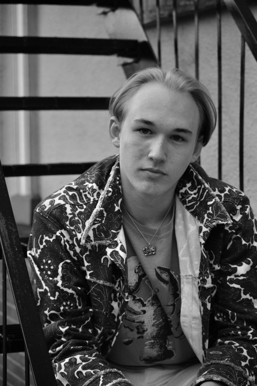 Oliver Canales Greenwood as Archie