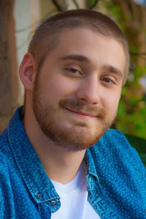 Giovanni Gallo as Xande