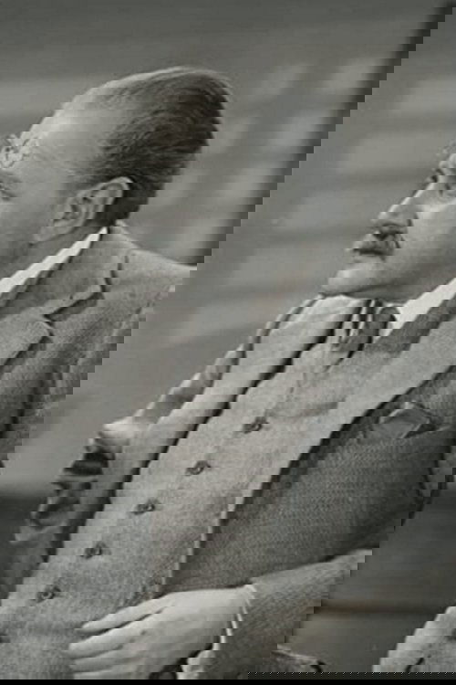 Olaf Hytten as Doctor