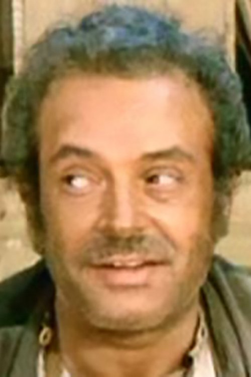 Alessandro Sperli as Caporedattore Chichet