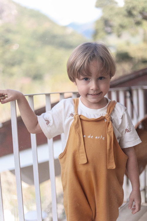 Thomás de Araújo as Leonardo (Léo) Campos  Albuquerque