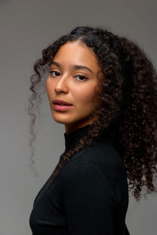 Rafaela Viana as Raimunda