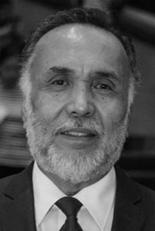 Menggie Cobarrubias as Mr. De Villa