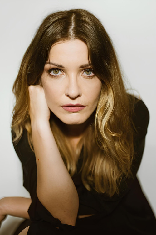 Valeria Angelozzi as Silvia Perilli