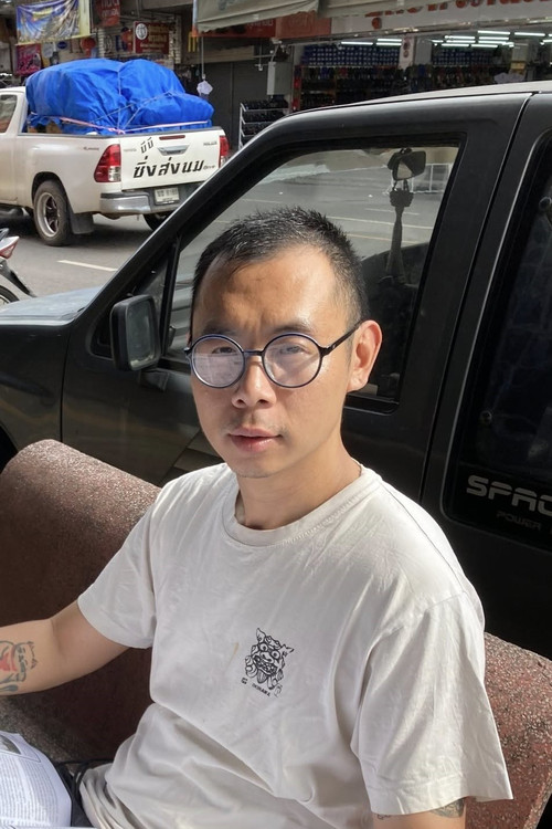 Pirun Anusuriya as Angus