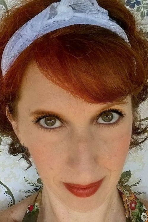 Lys Araujo as Dona Izilda