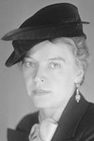 Henny Valjus as Reetta Korhotar