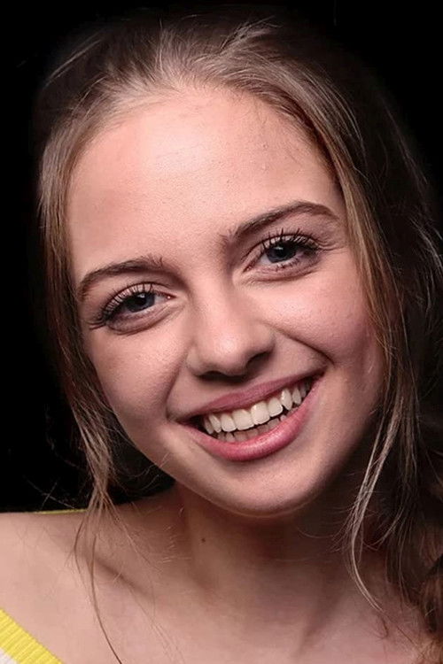 İpek Filiz Yazıcı as Isik