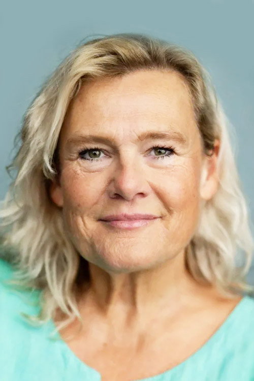 Ella Kenion as Old Crone