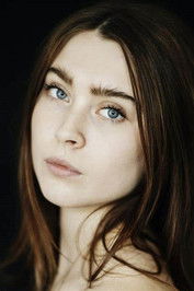 Clara Christiansson Drake as Hella