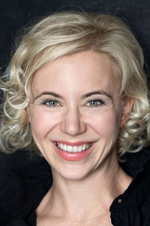 Júlia Ubrankovics as Marina testvére