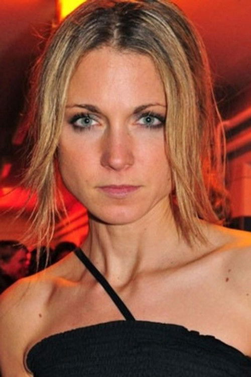 Miriam Mayet as Nina Bader