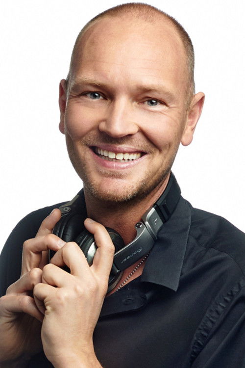 Wouter van der Goes as Self (Voice-over)