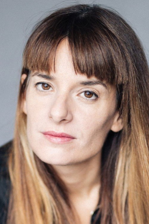 Lola Arias as Alicia