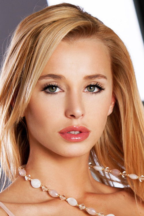 Dominika Jandlová as Drucilla's Girl #2