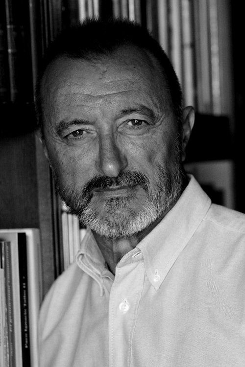 Arturo Pérez-Reverte as Self