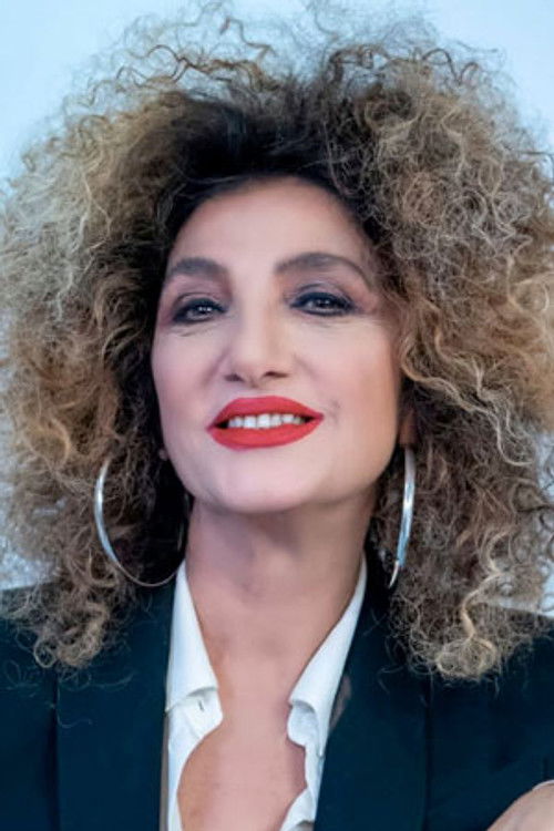 Marcella Bella as cameriera