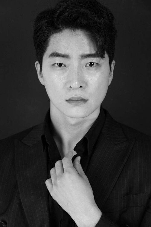 Woo Choong-hyun as Kim Hong-gi