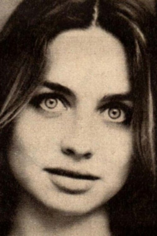 Agnès Daems as Charlotte Carew, the General's daughter