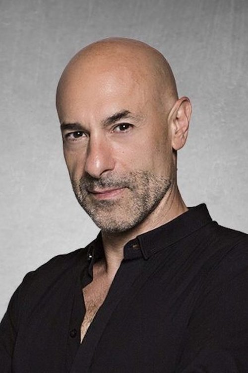 Alessio Bertallot as Il fantasma del Natale futuro