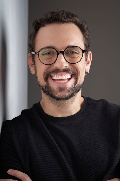 Hegon Moreira as Motoqueiro