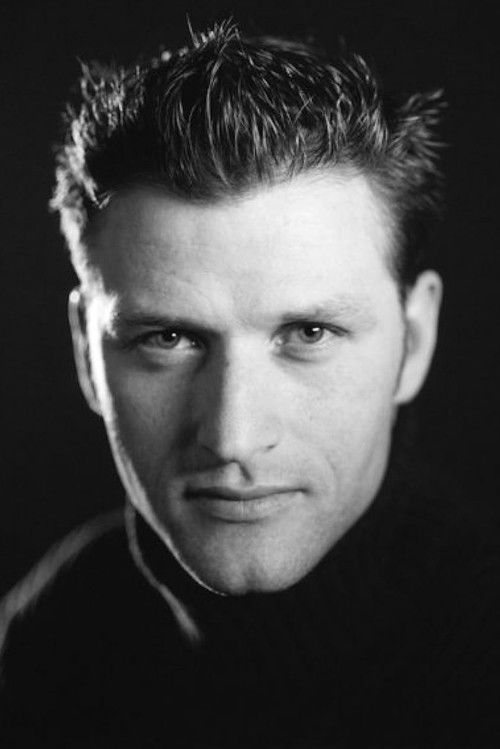 Joshua Loren as Jon Arlen