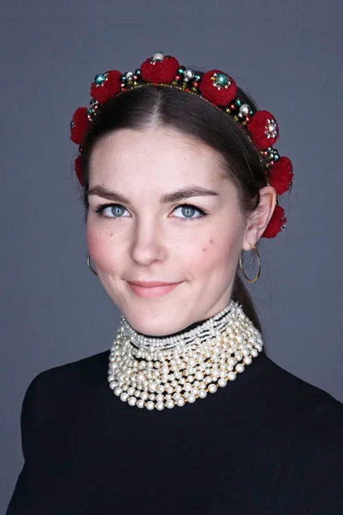 Fekete Sarolta as Falusi lány