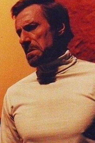 Giovanni De Nava as Cameriere