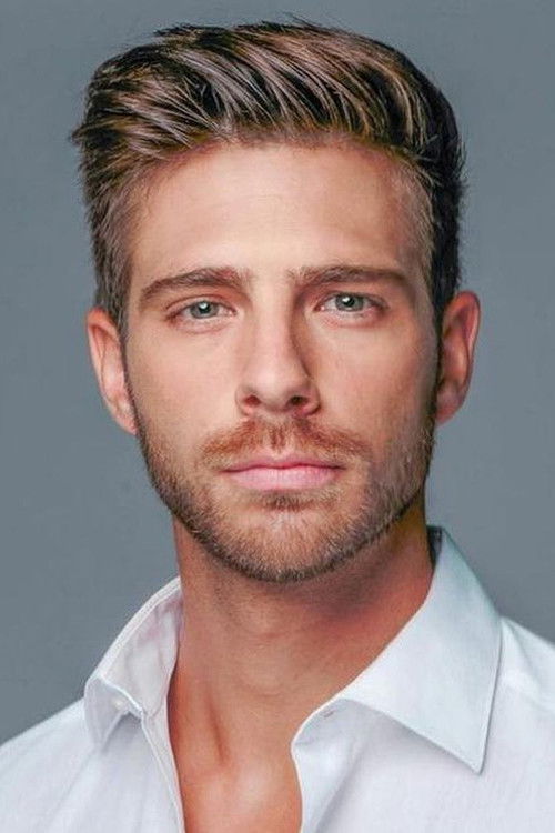 Juan Ignacio di Marco as Julián Dolán