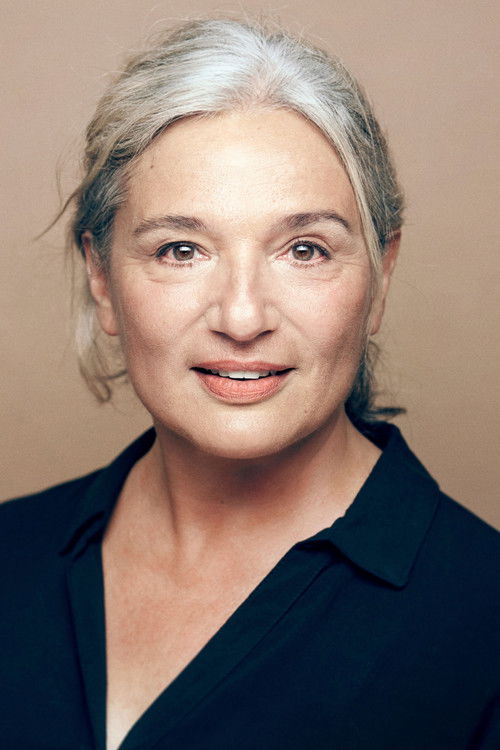 Montse Esteve as (segment "Oïda")