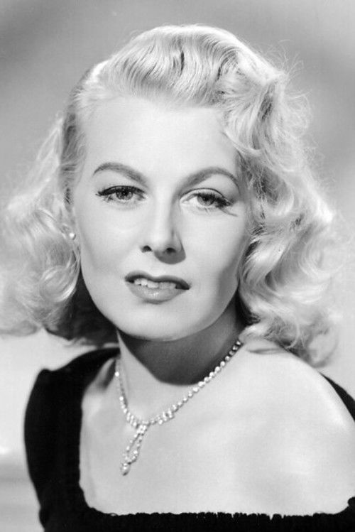 Syra Marty as Syra - the Blonde Model