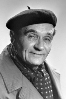 Georgi Millyar as гостеприимный хозяин с рогом