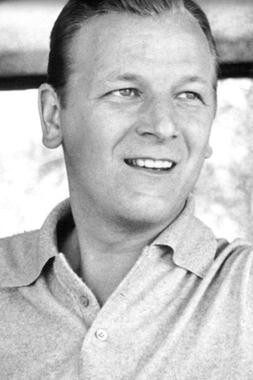 Les Baxter as Gas Station Attendant (uncredited)