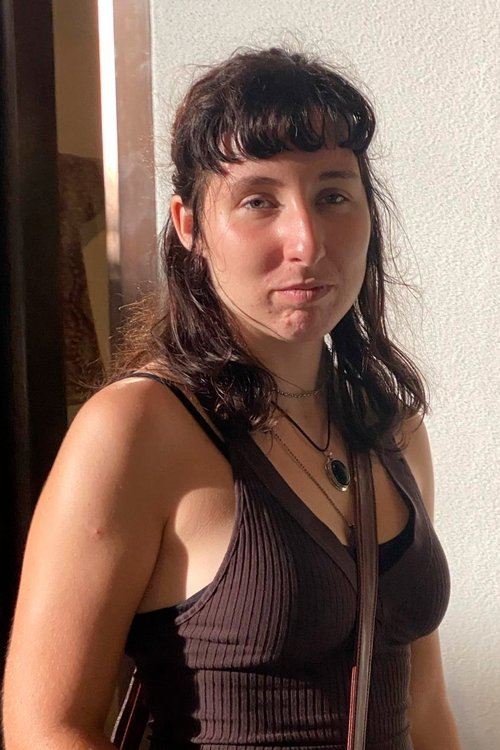 Beatriz Gonçalves as Mulher