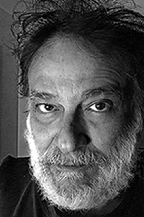 Alex Sernambi as Policial