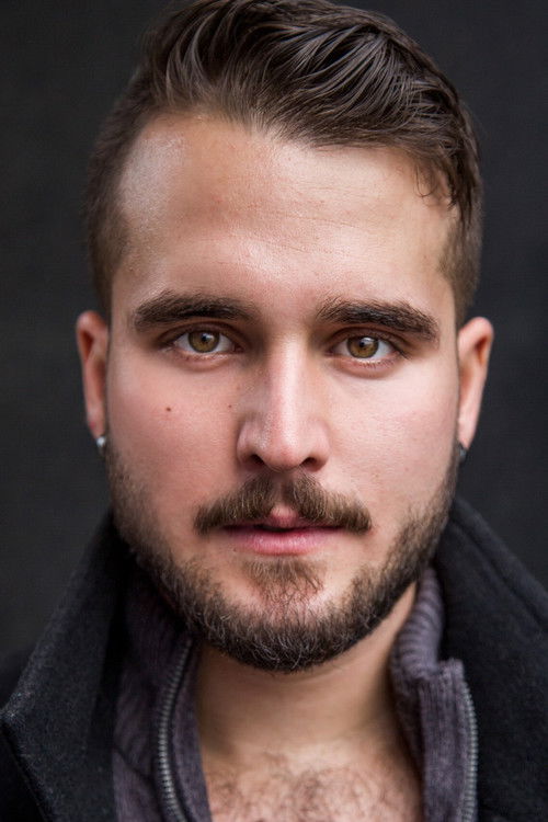 Daniel Samonas as Gordon Leemaster