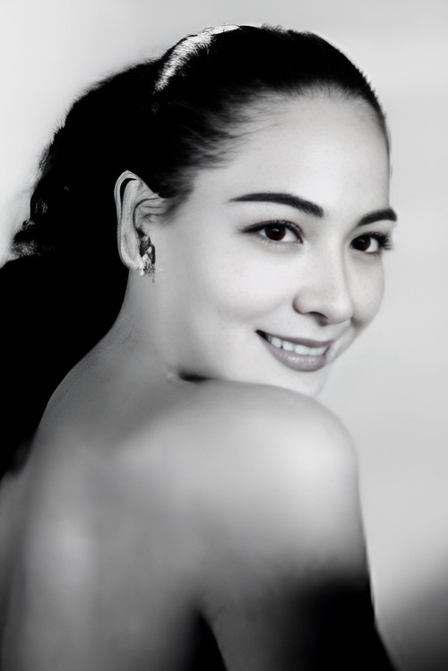 Columba Domínguez as Laura Ponce