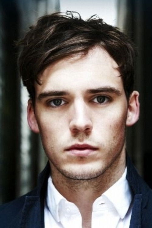 Joe Claflin as Robert Graves