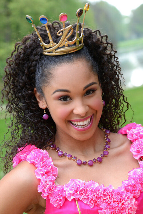 Désirée Viola as Prinses Roos