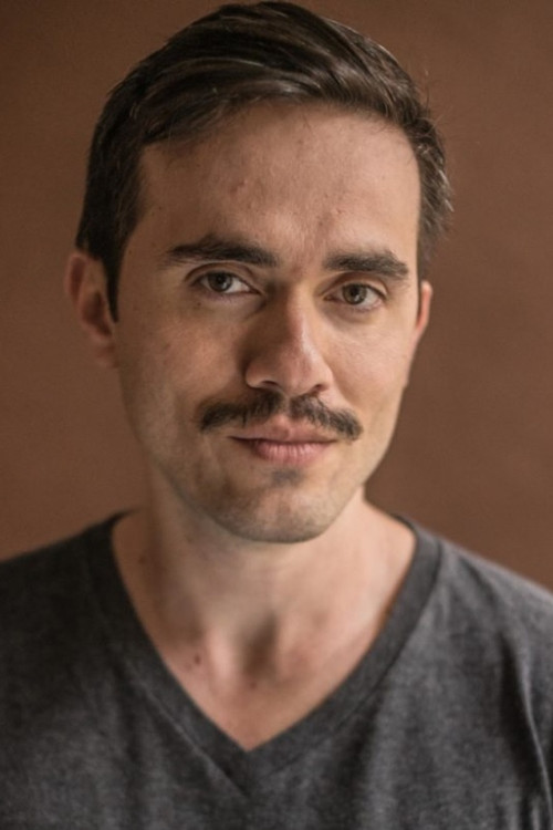 Guilherme Rodio as Oficial de Justiça