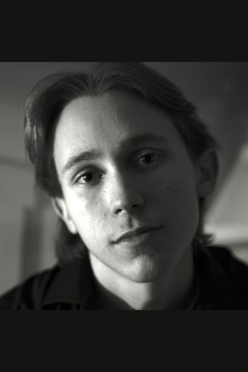 Sacha Fontaine as Figurant aux funérailles