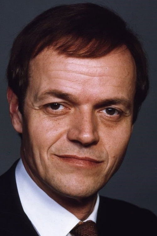 Jørgen Buckhøj as Holm