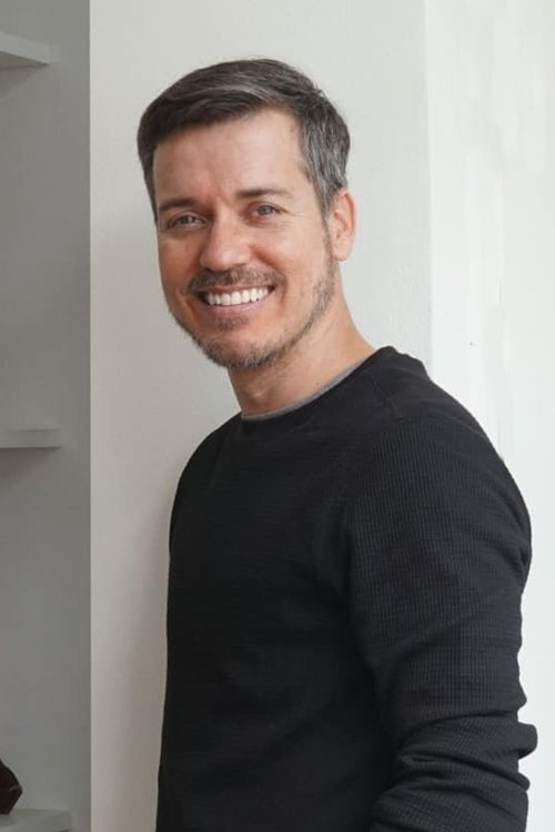 Juan Carlos Pastor Izurieta as Rómulo